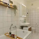 Lejlighed *city, Naehe Hbf, Kingsizebetten, Fitnessecke* Duisburg