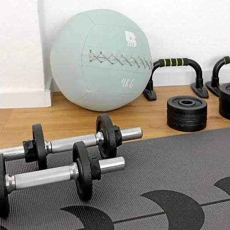 *city, Naehe Hbf, Kingsizebetten, Fitnessecke*
