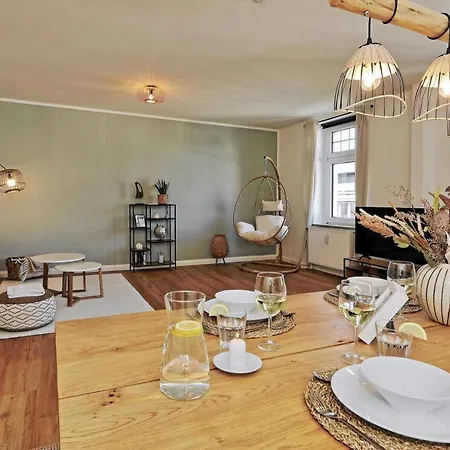 *city, Naehe Hbf, Kingsizebetten, Fitnessecke*