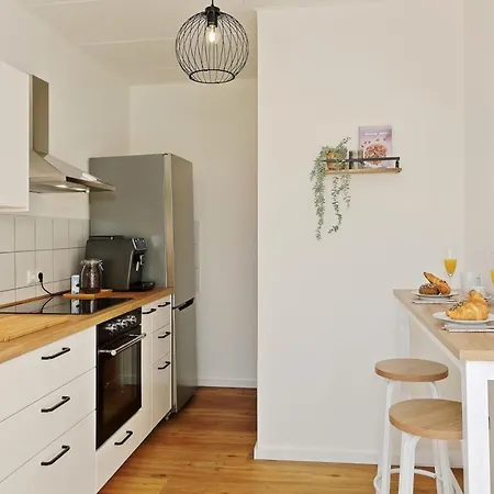 *city, Naehe Hbf, Kingsizebetten, Fitnessecke* *