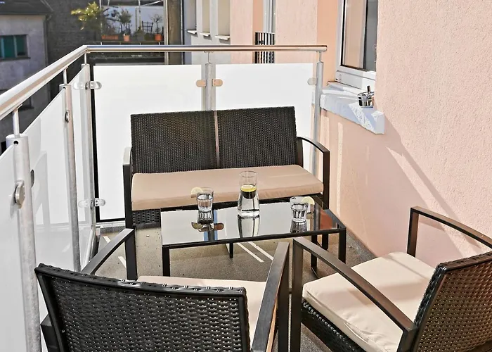 *city, Naehe Hbf, Kingsizebetten, Fitnessecke*